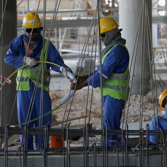 العفو الدولية تتهم قطر باعتقال وطرد العمالة بسبب فيروس كورونا
