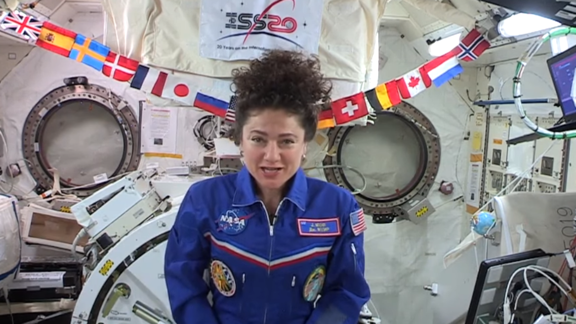 رائدة الفضاء الأميركية من أصول عراقية جيسيكا مير
