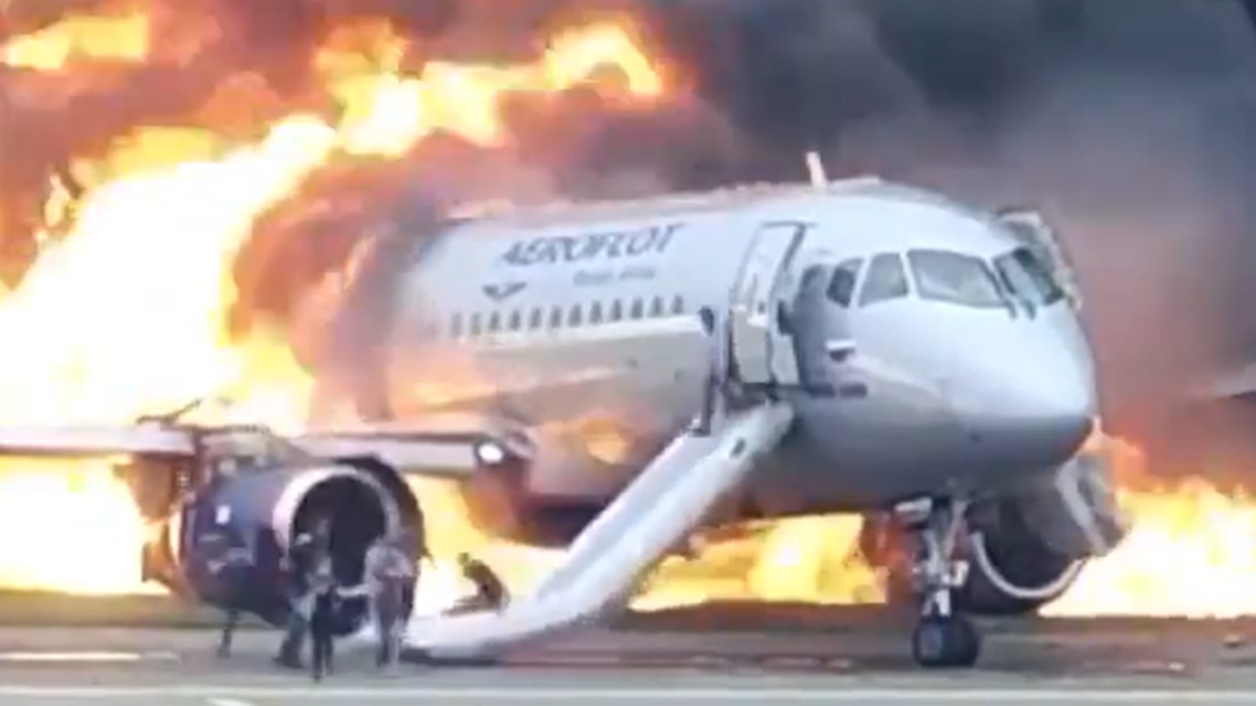 طائرة روسية تحترق
