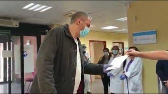 Video: Spanish taxi driver receives standing ovation, tests negative for coronavirus