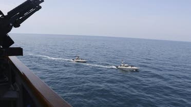 سفن إيرانية تقترب من باخرة أميركية