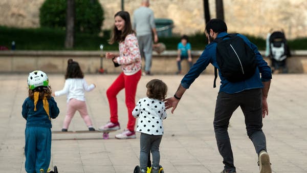 بلدان تستأنف الحياة.. قبضة الوباء تتلاشى بخجل