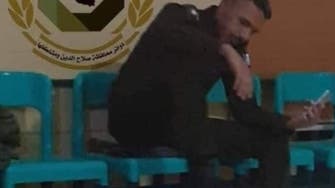 صور أثارت استياء.. رأس مواطن عراقي تحت حذاء عسكري