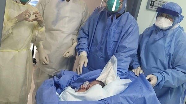 أول ولادة من أم مصابة بفيروس كورونا في الرياض