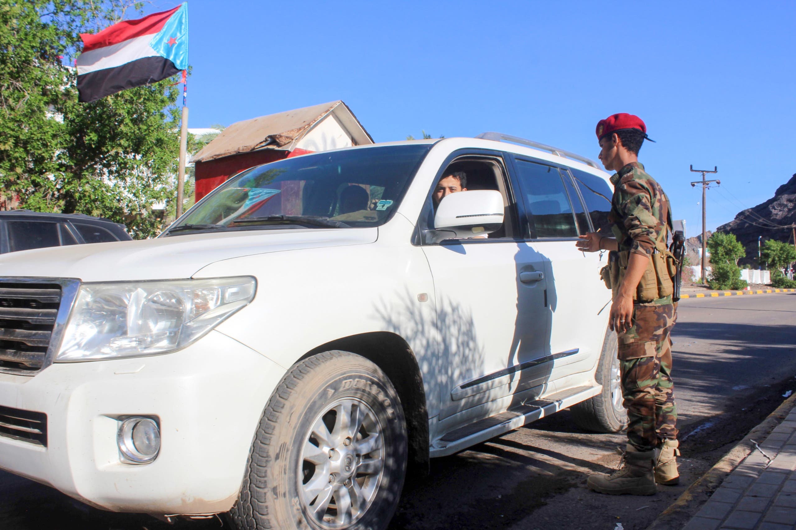 A member of the Southern Transitional Council mans a checkpoint in the southern Yemeni city of Aden on April 27, 2020, following the declaration of self-rule by separatists. (AFP)