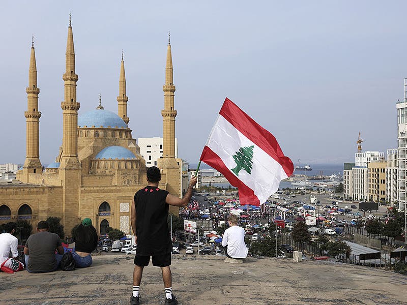 تسلسل تاريخي لانهيار اقتصاد لبنان.. شبح الفقر يطارد النصف