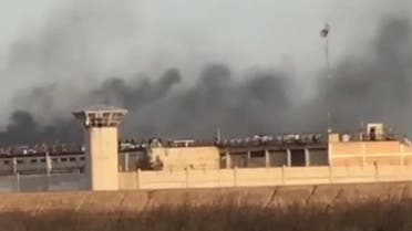 الدخان المتصاعد من سجن الأهواز أثناء الاحتجاجات