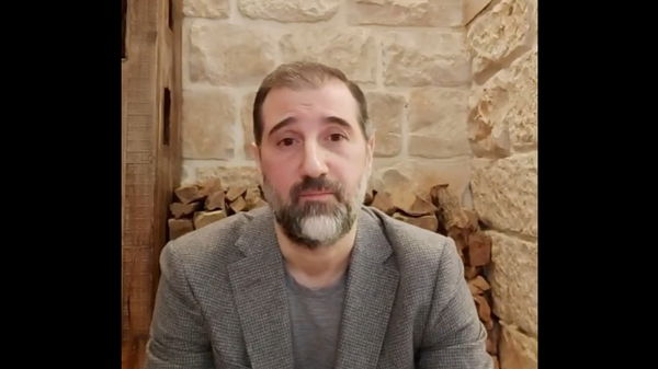 ابن خال الأسد يحرجه في فيديو.. ويلوّح بمقاضاة النظام