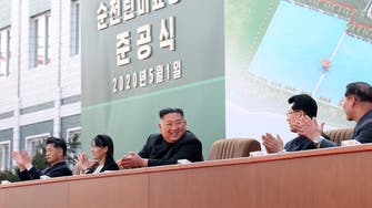 مشاهد جديدة لزعيم كوريا الشمالية بالسيجارة!