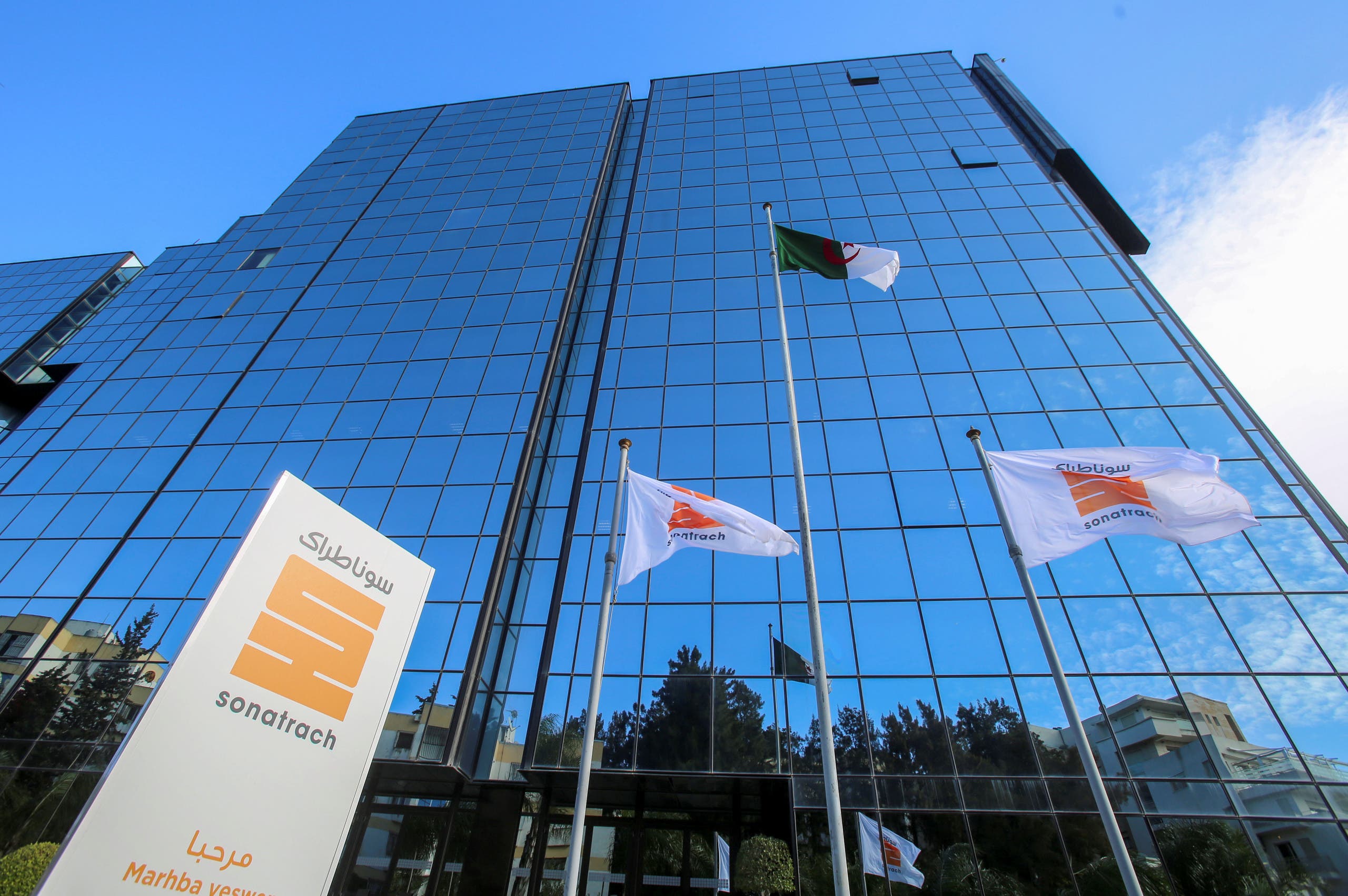 La sede de Sonatrach, la compañía energética nacional en Argel, Argelia, el 25 de noviembre de 2019.  (Reuters) 