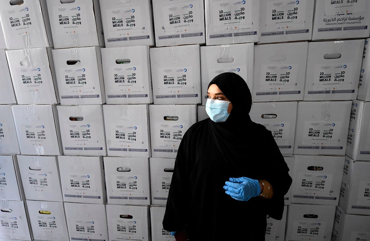 An Emirati volunteer takes part in the charity campaign led by Dubai’s ruler Sheikh Mohammed bin Rashid al-Maktoum to deliver meals to those who have lost their income due to the coronavirus crisis, on May 3, 2020. (AFP)