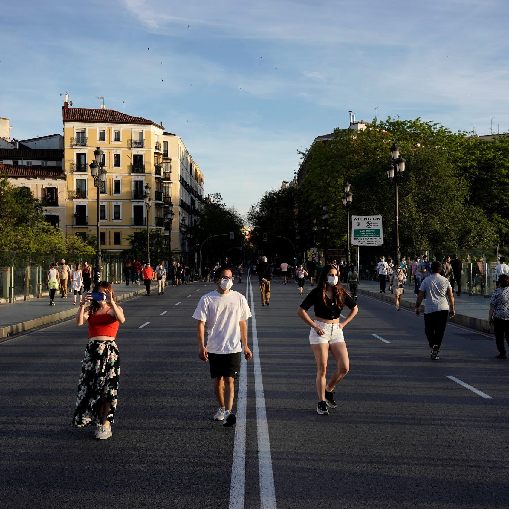 إسبانيا: تخفيف قيود الحركة لنصف السكان الأسبوع المقبل