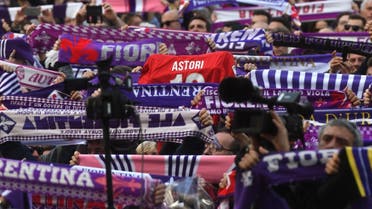 Fiorentina's supporters pay homage to Fiorentina's captain Davide Astori as his coffin is carried out of Santa Croce basilica at the end of the funeral on March 8, 2018. (Reuters)