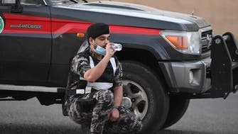 السعودية.. هكذا يتناول رجال الأمن إفطارهم خلال منع التجول