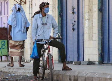 A man wearing a protecitve face mask rides a bicycle during a curfew amid the spread of the coronavirus disease in Aden, Yemen, April 30, 2020. (Reuters)