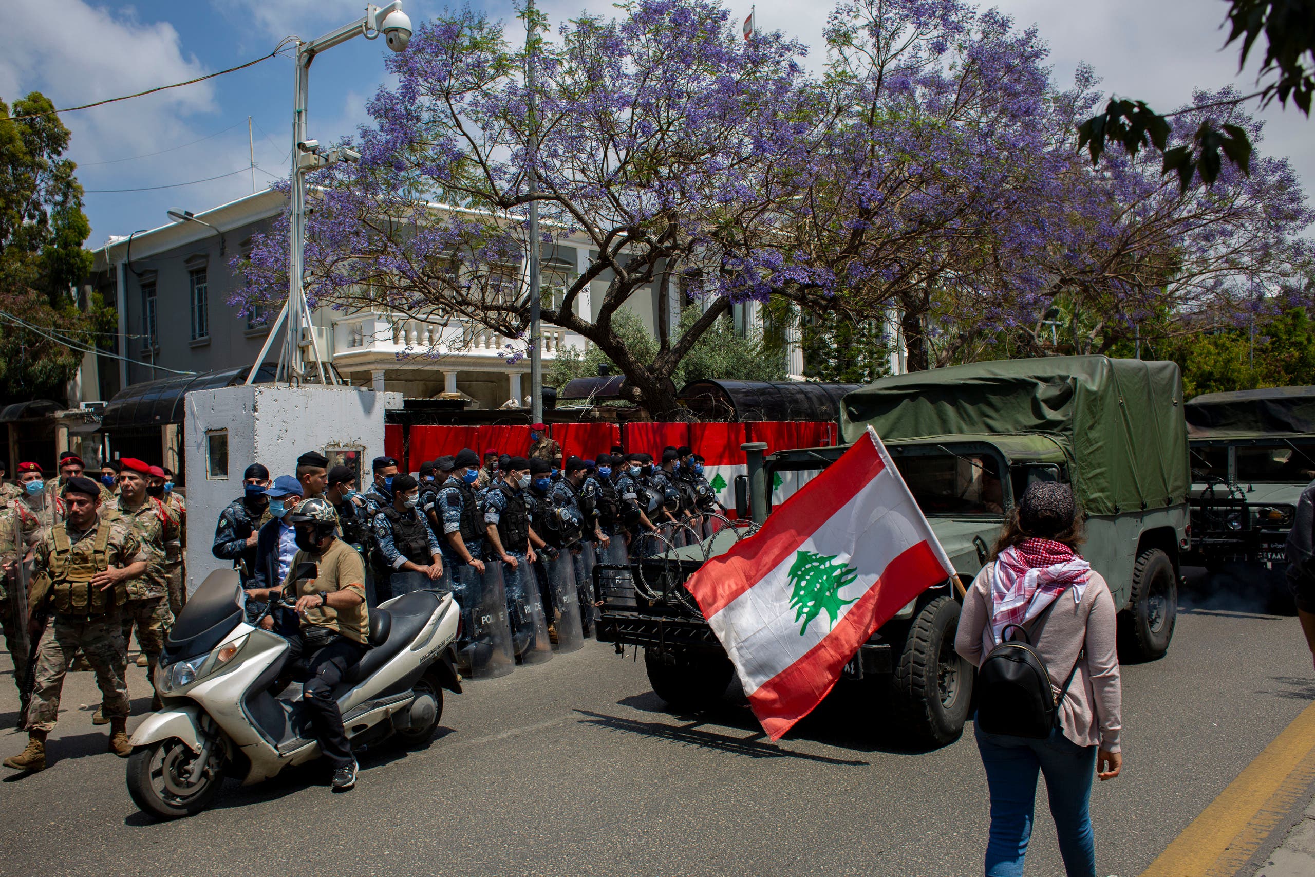 Lebanese soldiers from the military police unit stand guard during ongoing protests, outside the military court in Beirut on May 7, 2020. (AP)