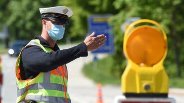 A German police officer wearing a protective mask during a car control at the border crossing between Austria and Germany, near the German village of Oberaudorf. (File photo: AFP)