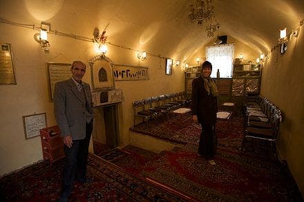 مقبرة أستر ومردخاي من الداخل