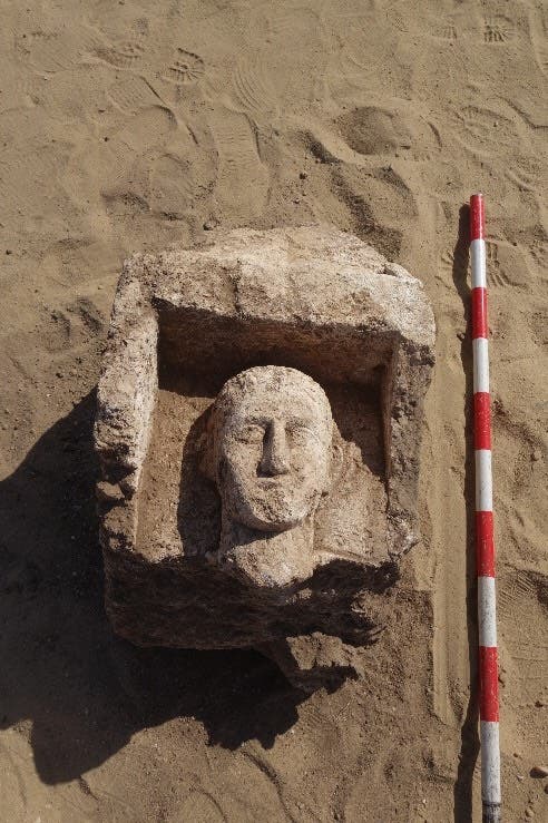 اكتشاف مقبرة أثرية فريدة ترجع للعصر الصاوي 6f0fb17d-f0a6-4ba0-92c0-ccd83a387498