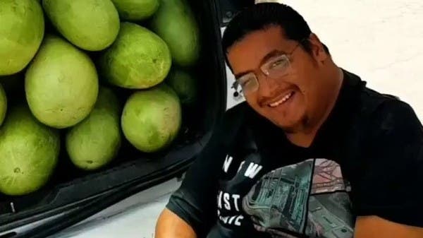 شاب سعودي يبيع الخضار من كرسيه المتحرك وهذه قصته