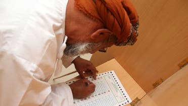 An Omani man fills out his ballot for the minicipal elections, at a polling station in al-Suwayq, in northeastern Oman on December 25, 2016. (AFP)
