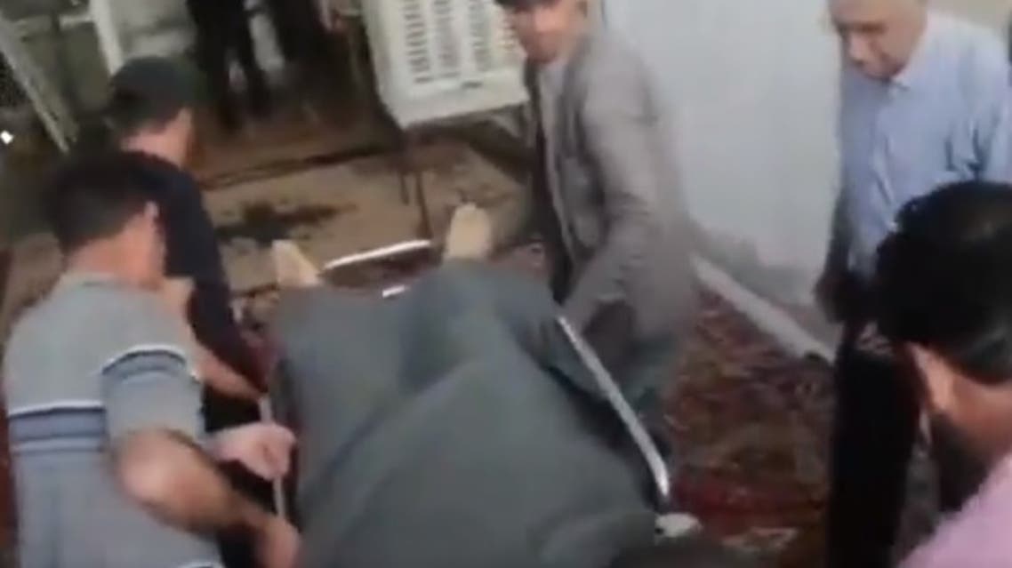 جنود أتراك يقتلون سوريا