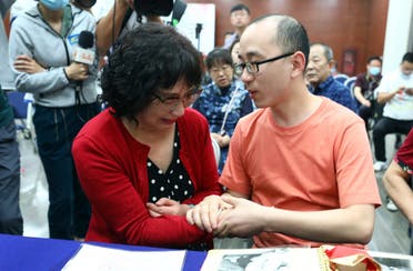 Mao Yin (R) with his mother Li Jingzhi after they were reunited in Xian, in China’s northern Shaanxi province. (AFP)