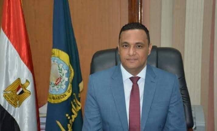 الدكتور أيمن مختار