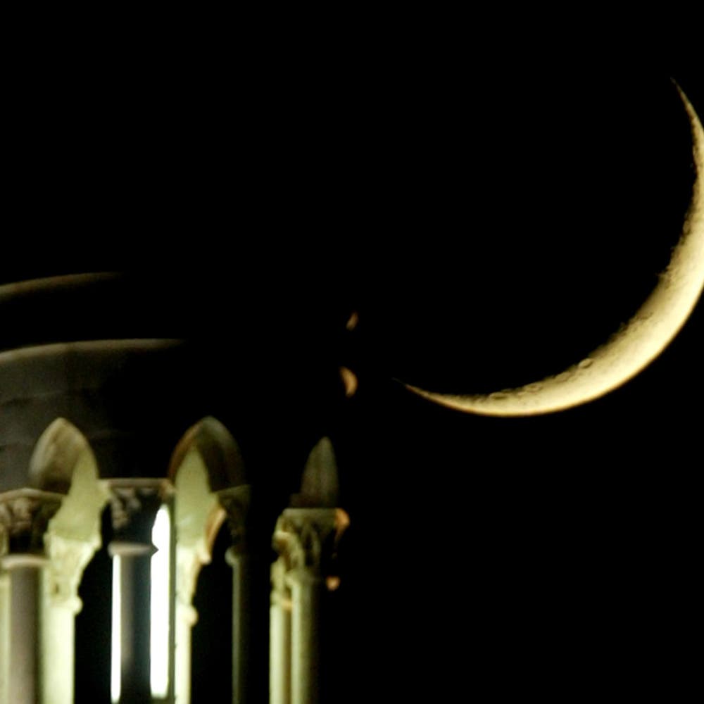 Ramadan in UAE: Didn't sight the crescent Moon yesterday? How to spot it  tonight - News