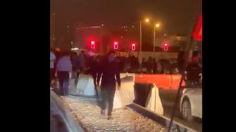 عمال أجانب يتظاهرون في قطر مطالبين بدفع أجورهم