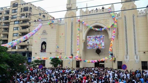 شاهد.. "إمام" يهرب من الشرطة في مصر لإقامته صلاة العيد