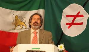 بادکوبهای در کنار پرچم شیر و خورشید و پرچم حزب پان ایرانیست