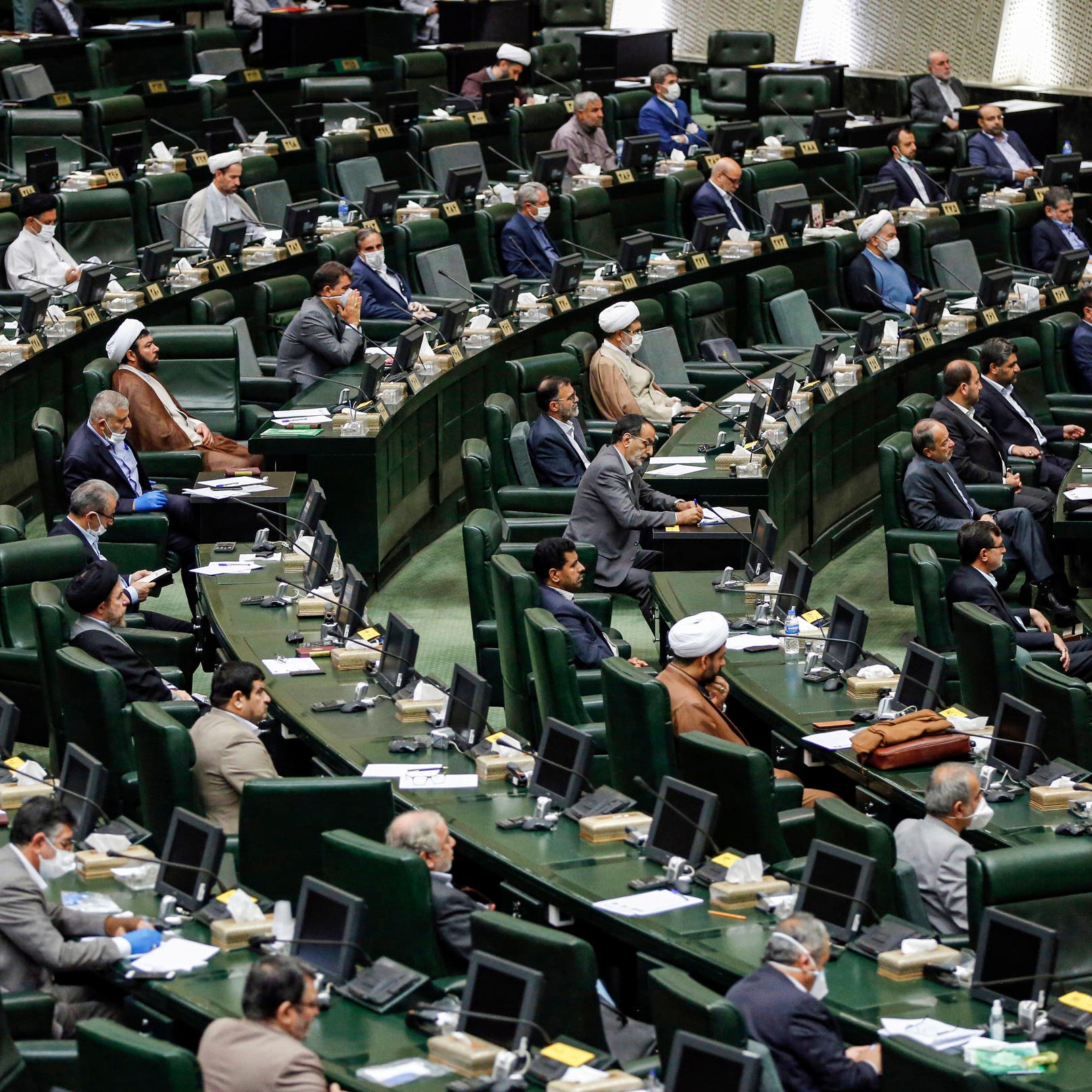 دعماً للمتشددين.. برلمان إيران يعدل قانون الانتخابات
