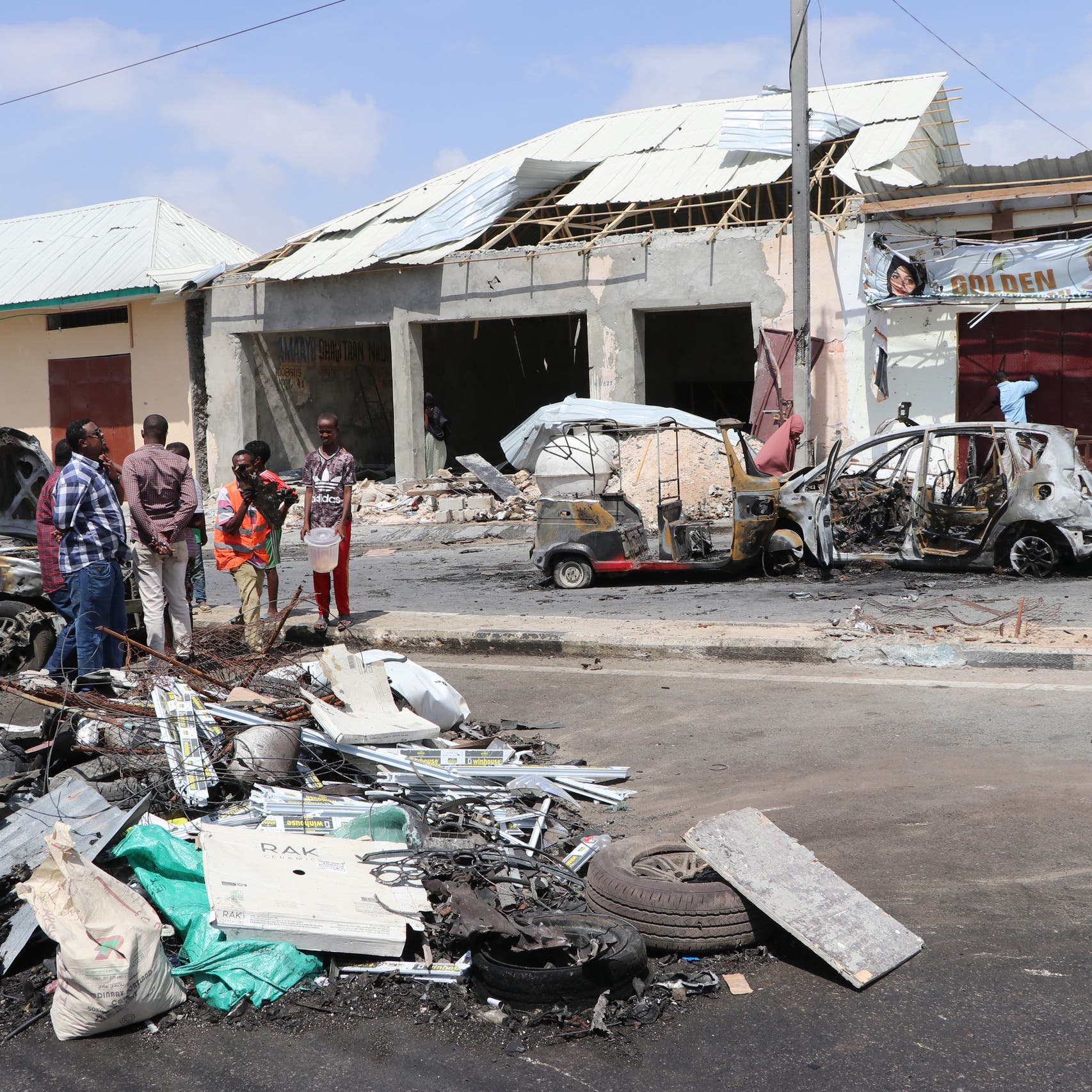 مقتل 10 في انفجار قنبلة في حافلة بالصومال