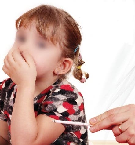 خطر التدخين غير المباشر على الأطفال
