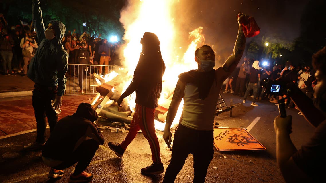 Protesters rally around a bonfire in the midst of protests against the death in Minneapolis police custody of George Floyd near the White House in Washington, U.S. May 31, 2020. Picture taken May 31, 2020. REUTERS/Jonathan Ernst