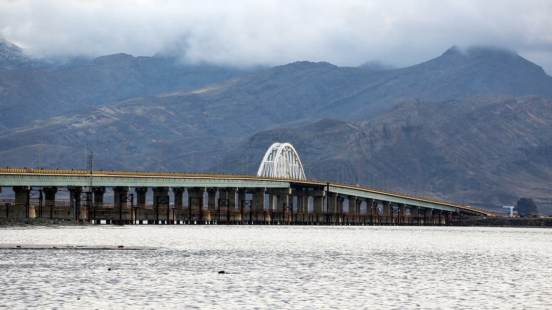 This picture taken on December 8, 2018 shows a view of the Shahid Kalantari causeway which crosses the salt lake of Urmia in the northwest of Iran. (File photo: AFP)