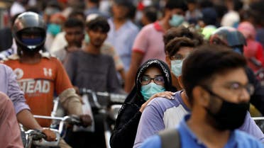 People wear face masks outside a market in Karachi, Pakistan. (File photo: Reuters)