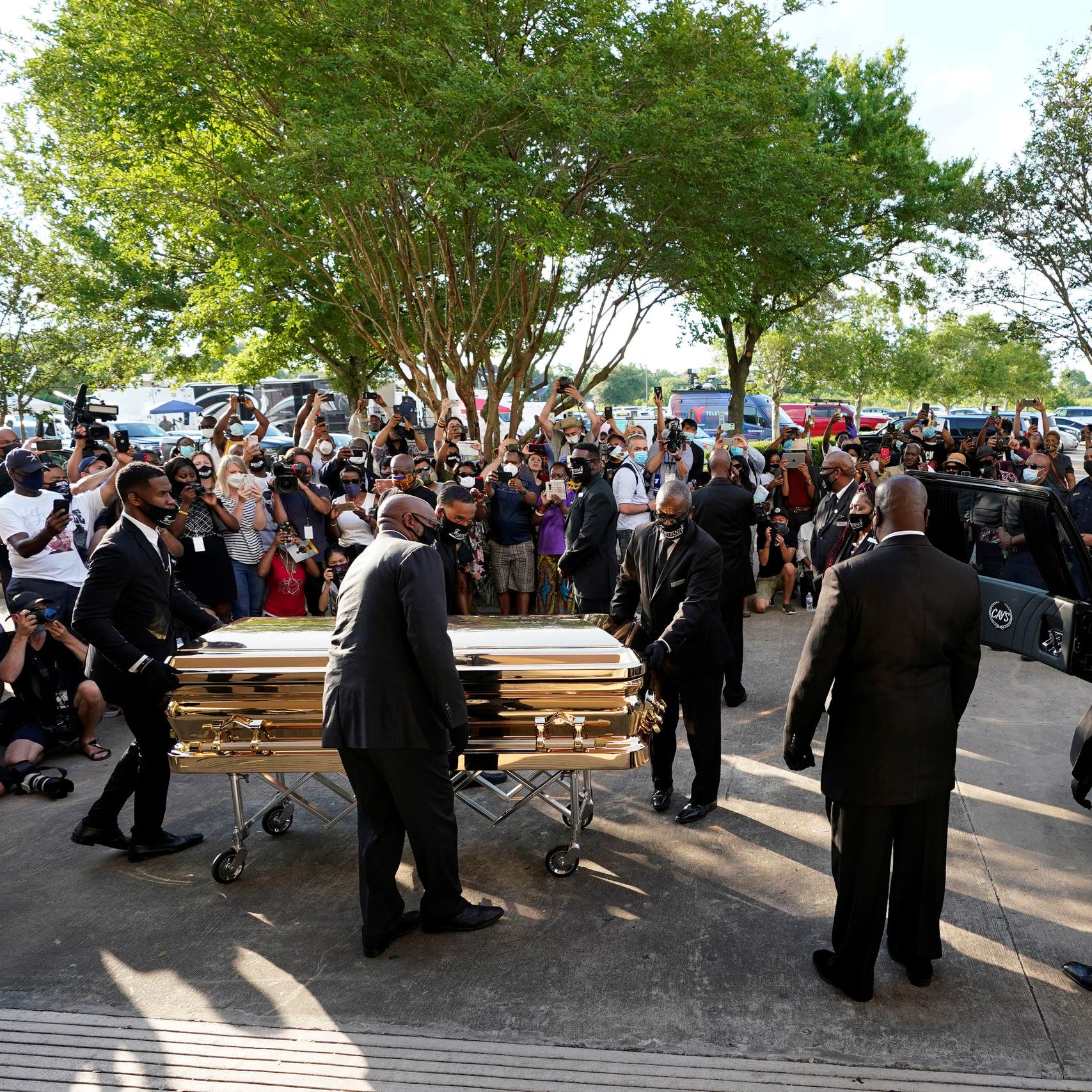 بدء مراسم جنازة جورج فلويد قبل مواراته في تكساس