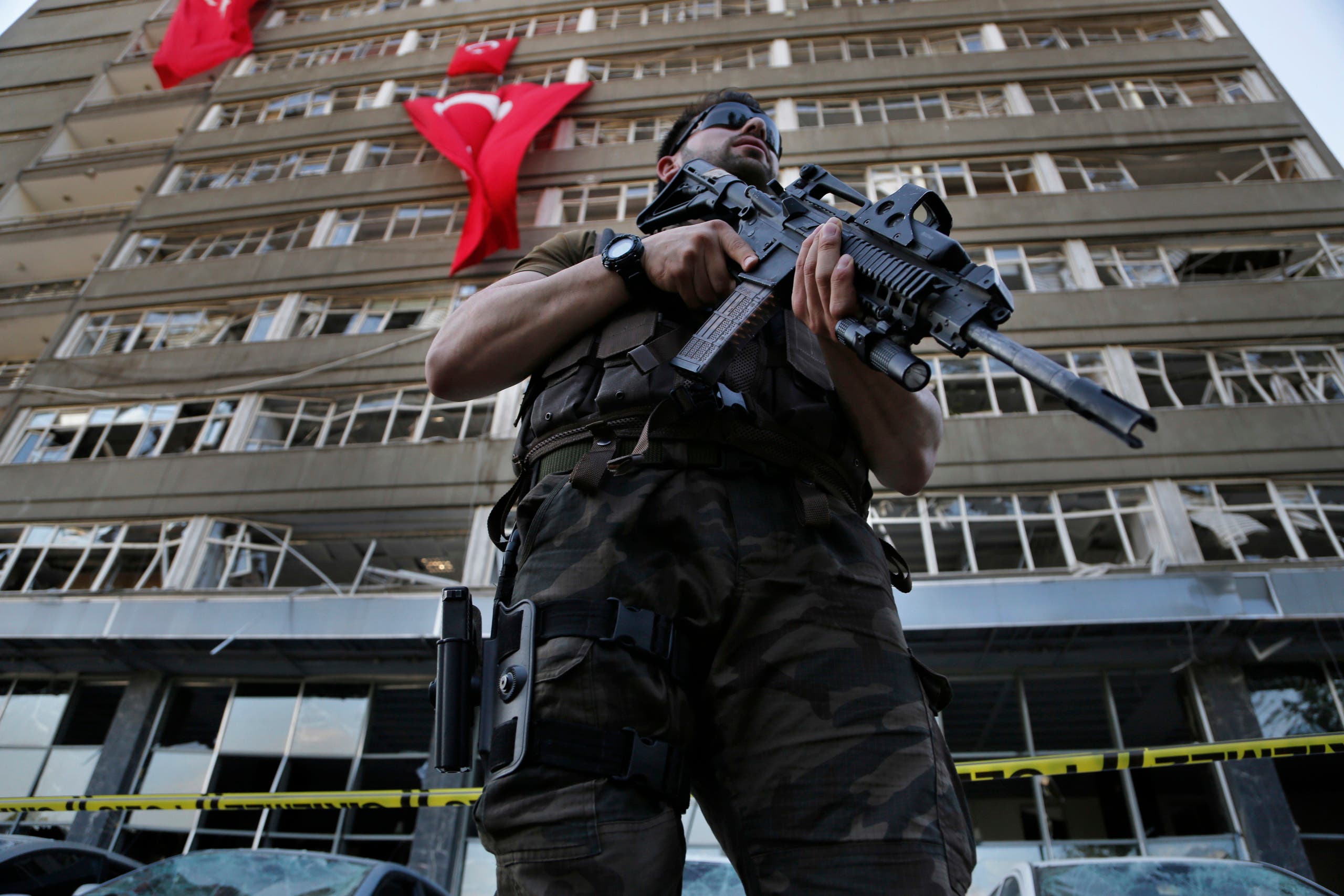 عنصر من الشرطة التركية وسط العاصمة أنقرة