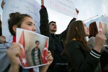 Students in Kosovo protest the arrest and deportation of their teachers, working with a group of schools said to be owned by Gulen, on March 29, 2018. (AP)