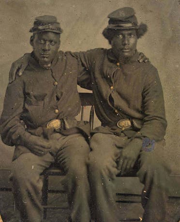 صورة لجنديين من السود شاركا لجانب قوات الإتحاد بالحرب الأهلية