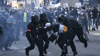 تظاهرات ضخمة بباريس.. الشرطة تطلق قنابل الغاز وتعتقل 12