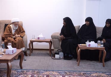 لقاء بنات زكزاكي برجل الدين البحريني الموالي لإيران عيسى قاسم