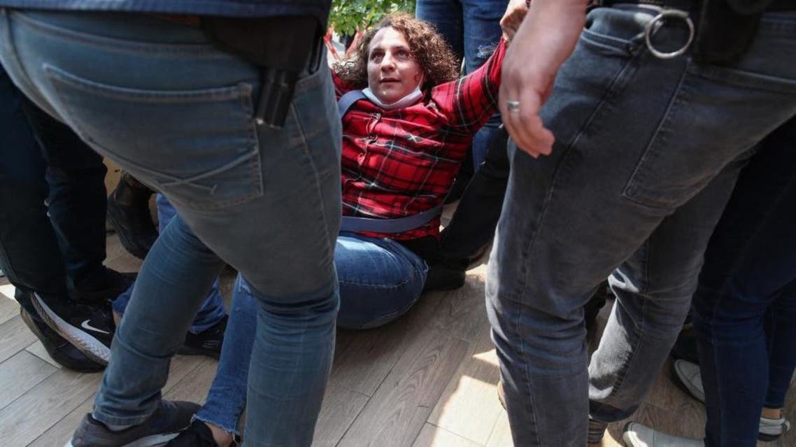 الشرطة التركية تهاجم محتجين يطالبون بالديمقراطية
