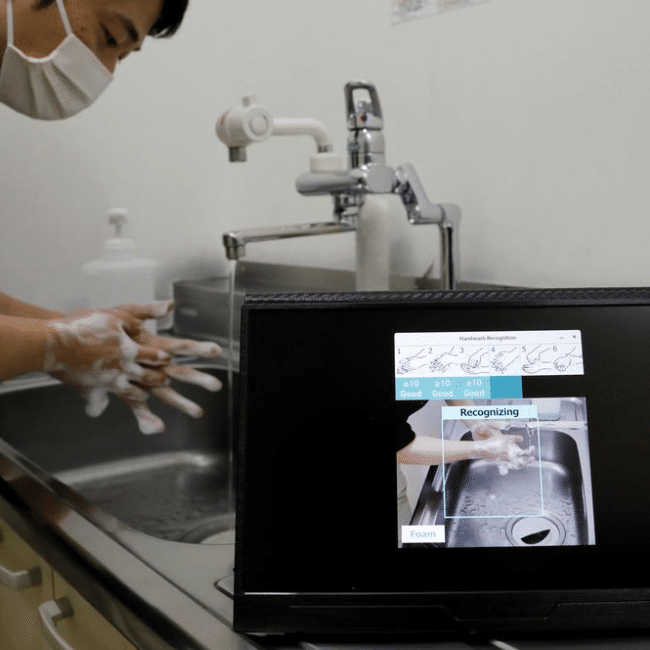 فوجيتسو تطور تقنية ذكية لغسل اليدين كما يجب للحماية من كورونا