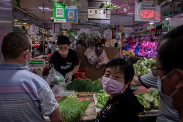 من سوق لبيع المأكولات البحرية واللحوم والخضراوات في بكين (أرشيفية- فرانس برس)