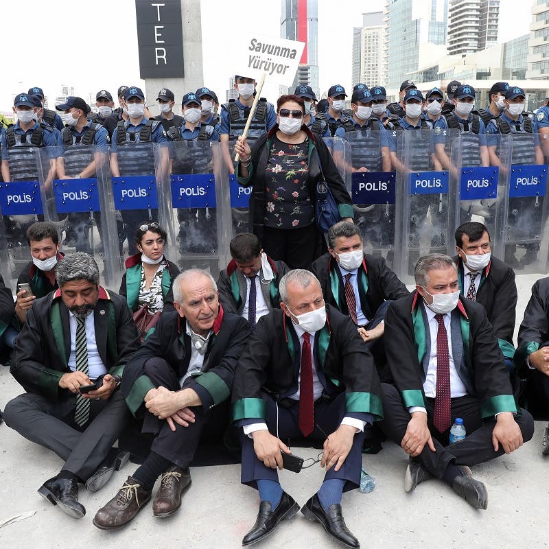 محامون يواصلون الاحتجاج رفضاً لوصاية أردوغان.. وهذه الخطوة التالية