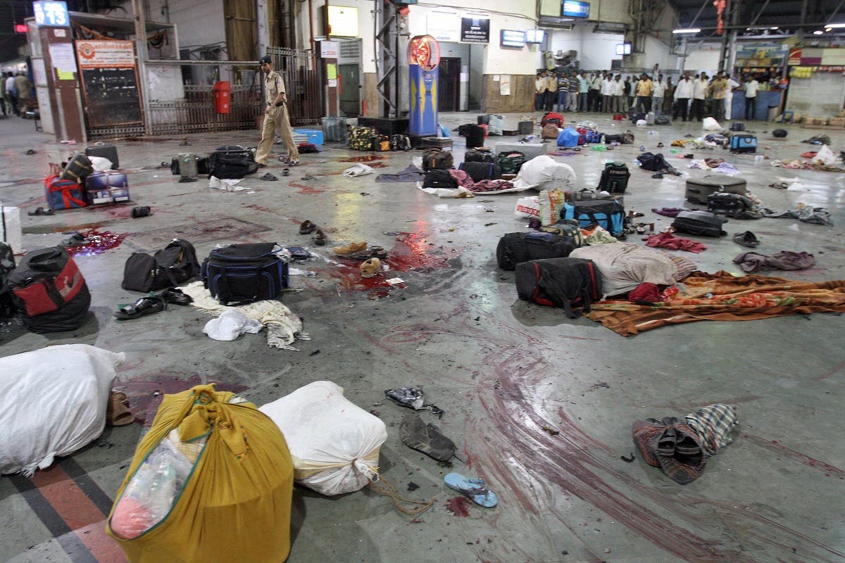 An Indian policeman checks the shooting site of Chattrapati Shivaji Railway terminus on November 26, 2008 in Mumbai. (File photo: AFP)