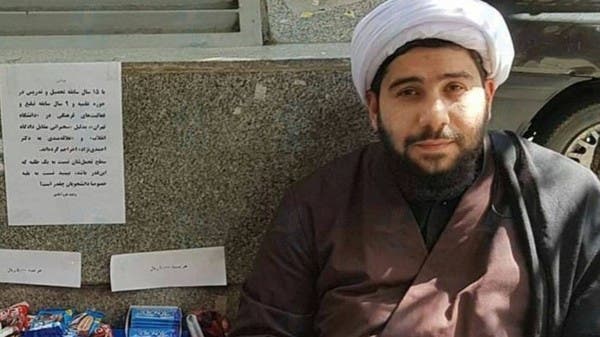 إيران تحاكم رجل دين شيعياً بتهمة "البيع بالتجوال"